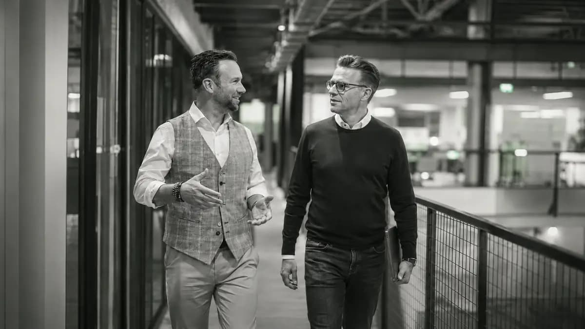 Bjorn in gesprek onderweg